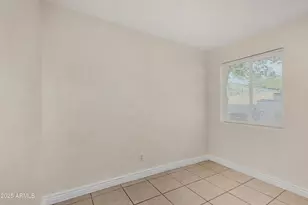 2555 E Mobile Ln, Phoenix, AZ 85040 - Photo 11