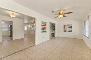 10521 W Prairie Hills Cir, Sun City, AZ 85351 - Photo 11