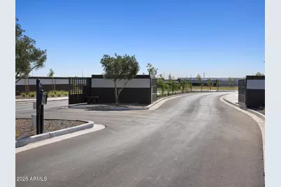 4939 N 175th Lane, Goodyear, AZ 85395 - Photo 5