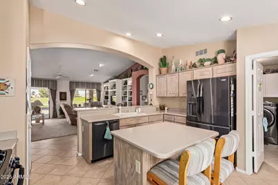 5842 S Amberwood Drive, Chandler, AZ 85248 - Photo 9