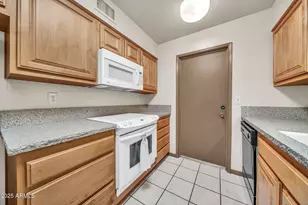 10211 W Ocotillo Dr, Sun City, AZ 85373 - Photo 15