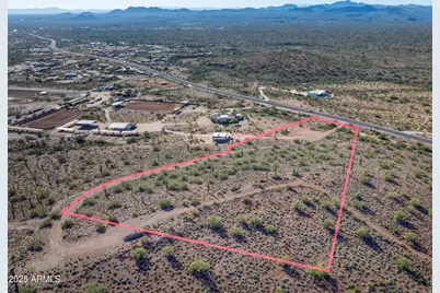 43327 N Castle Hot Springs Road #Top, Morristown, AZ 85342 - Photo 5