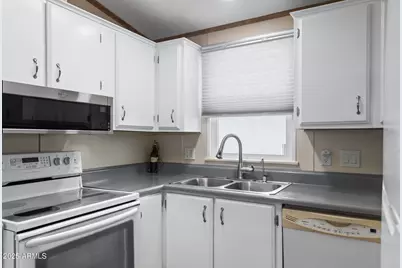 17200 W Bell Road #1654, Surprise, AZ 85374 - Photo 11