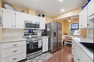 10540 W Palmeras Dr, Sun City, AZ 85373 - Photo 13