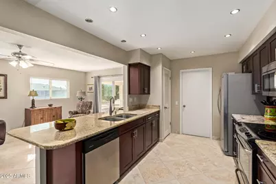 10511 W Edgewood Drive, Sun City, AZ 85351 - Photo 9