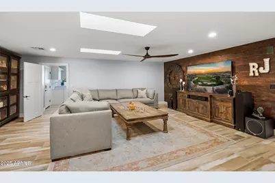 4037 E Minnezona Avenue, Phoenix, AZ 85018 - Photo 13