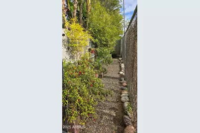 4037 E Minnezona Avenue, Phoenix, AZ 85018 - Photo 61