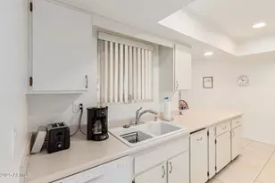 10439 W Saratoga Cir, Sun City, AZ 85351 - Photo 7