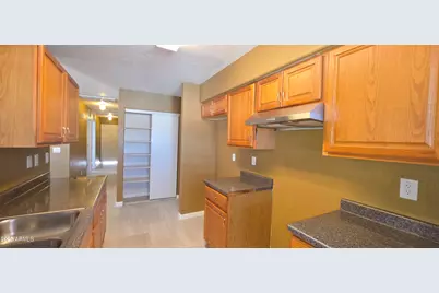 8075 W Cherry Hills Drive, Peoria, AZ 85345 - Photo 11