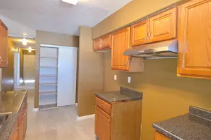 8075 W Cherry Hills Dr, Peoria, AZ 85345 - Photo 11