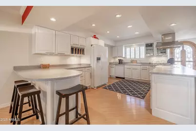 10927 W White Mountain Road, Sun City, AZ 85351 - Photo 11