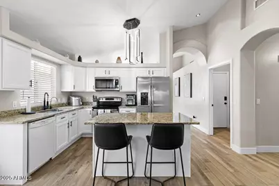 110 W Rosemonte Drive, Phoenix, AZ 85027 - Photo 1