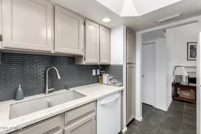 3033 N 39th Street #4, Phoenix, AZ 85018 - Photo 11