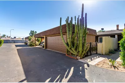 3033 N 39th Street #4, Phoenix, AZ 85018 - Photo 1