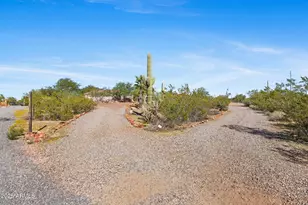 42210 N Castle Hot Springs Road N, Morristown, AZ 85342 - Photo 41