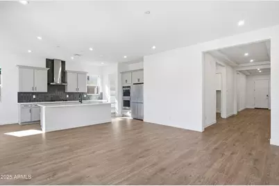 10231 S 20th Lane, Phoenix, AZ 85041 - Photo 5