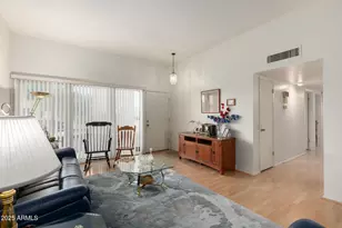 11065 W Edgewood Dr, Sun City, AZ 85351 - Photo 9