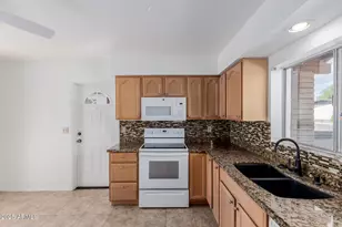 2145 E Betty Elyse Ln, Phoenix, AZ 85022 - Photo 9