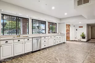 105 E Claremont St, Phoenix, AZ 85012 - Photo 5