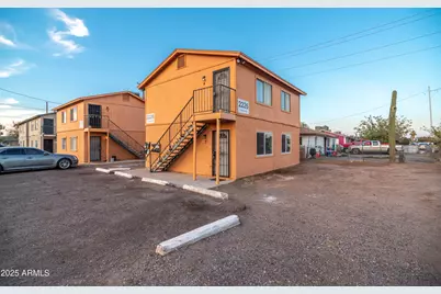 2226 E Pueblo Avenue #Apt 4, Phoenix, AZ 85040 - Photo 1
