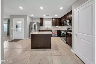 3937 S 79th Lane, Phoenix, AZ 85043 - Photo 1