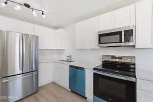 8832 N 30th Ave, Phoenix, AZ 85051 - Photo 9