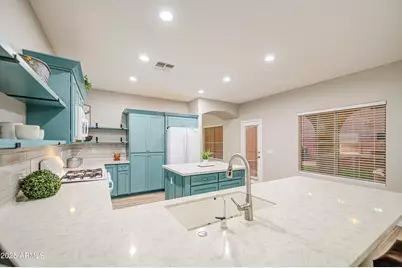 15922 W Port Royale Lane, Surprise, AZ 85379 - Photo 17