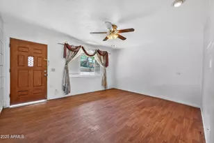 1114 E Orchid Ln, Phoenix, AZ 85020 - Photo 9