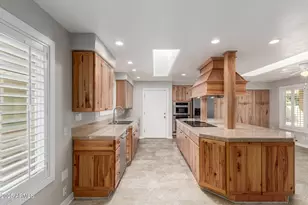 12526 W Parkwood Dr, Sun City West, AZ 85375 - Photo 7