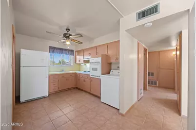 11002 W Greer Avenue, Sun City, AZ 85351 - Photo 9