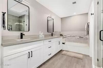 10586 E Cinnabar Avenue, Scottsdale, AZ 85258 - Photo 15