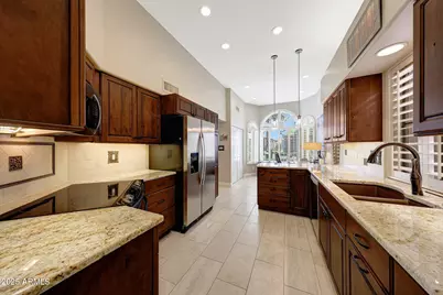 11437 N 40th Place, Phoenix, AZ 85028 - Photo 13