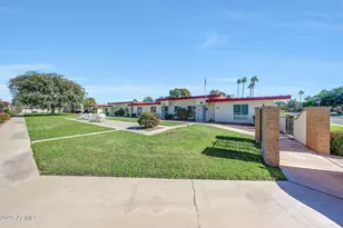 10020 W Royal Oak Rd, Sun City, AZ 85351 - Photo 9