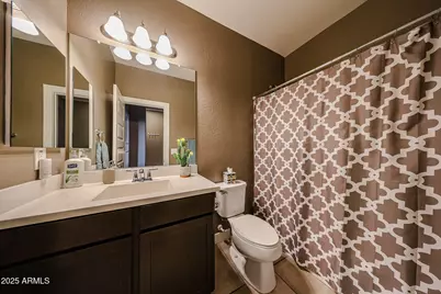 3639 E Sophie Lane, Phoenix, AZ 85042 - Photo 9