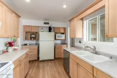 10709 W Clair Drive, Sun City, AZ 85351 - Photo 13