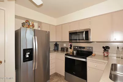 10788 W Cinnebar Avenue, Sun City, AZ 85351 - Photo 13