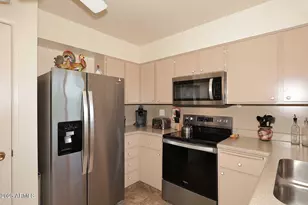 10788 W Cinnebar Ave, Sun City, AZ 85351 - Photo 13