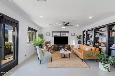 1218 E Clarendon Avenue, Phoenix, AZ 85014 - Photo 1