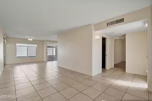 1018 E Michelle Dr, Phoenix, AZ 85022 - Photo 5