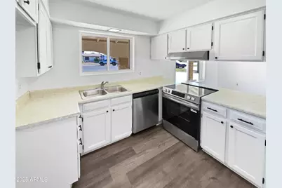 12230 N 47th Lane, Glendale, AZ 85304 - Photo 9