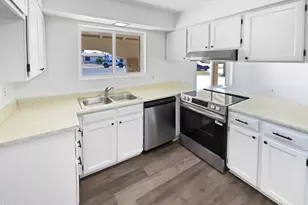 12230 N 47th Ln, Glendale, AZ 85304 - Photo 9