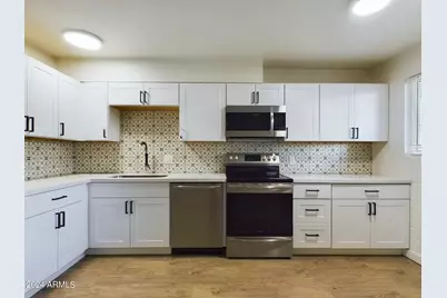 3027 N 37th Street #3, Phoenix, AZ 85018 - Photo 3