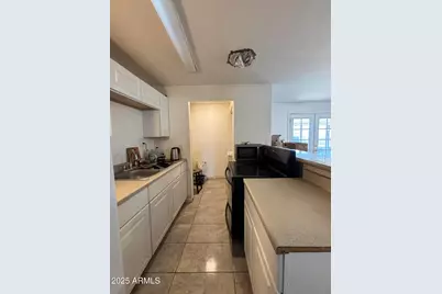 7125 W Heatherbrae Drive, Phoenix, AZ 85033 - Photo 11