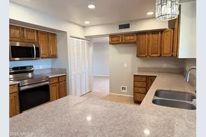 10138 W Highland Avenue, Phoenix, AZ 85037 - Photo 17