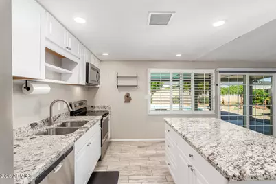 4012 E Capitan Dreyfus Avenue, Phoenix, AZ 85032 - Photo 11