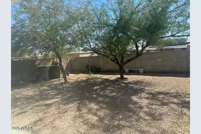 8201 W Earll Drive, Phoenix, AZ 85033 - Photo 9