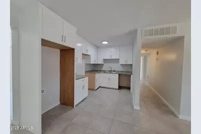 8201 W Earll Drive, Phoenix, AZ 85033 - Photo 5