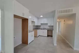 8201 W Earll Dr, Phoenix, AZ 85033 - Photo 5