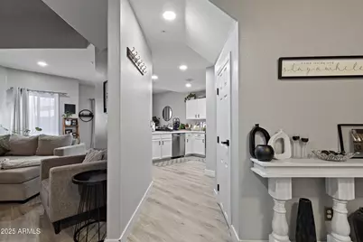 1070 E Sunburst Lane, Tempe, AZ 85284 - Photo 9