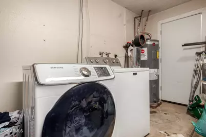 8001 W College Drive, Phoenix, AZ 85033 - Photo 19